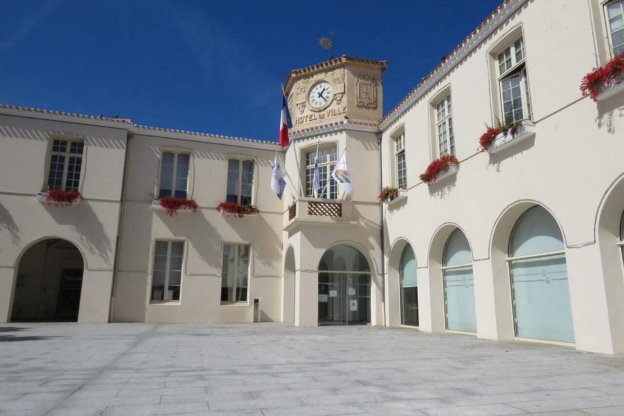 Municipales aux Sables : la France impose ses candidats