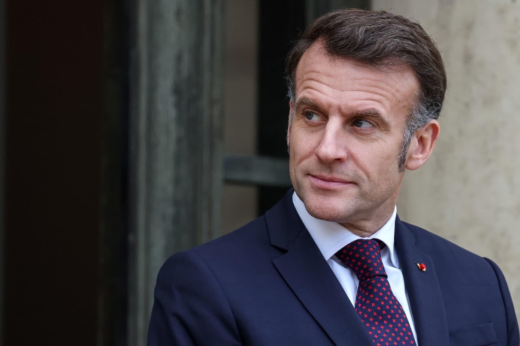 Macron pris dans les filets russes : désinformation Epstein