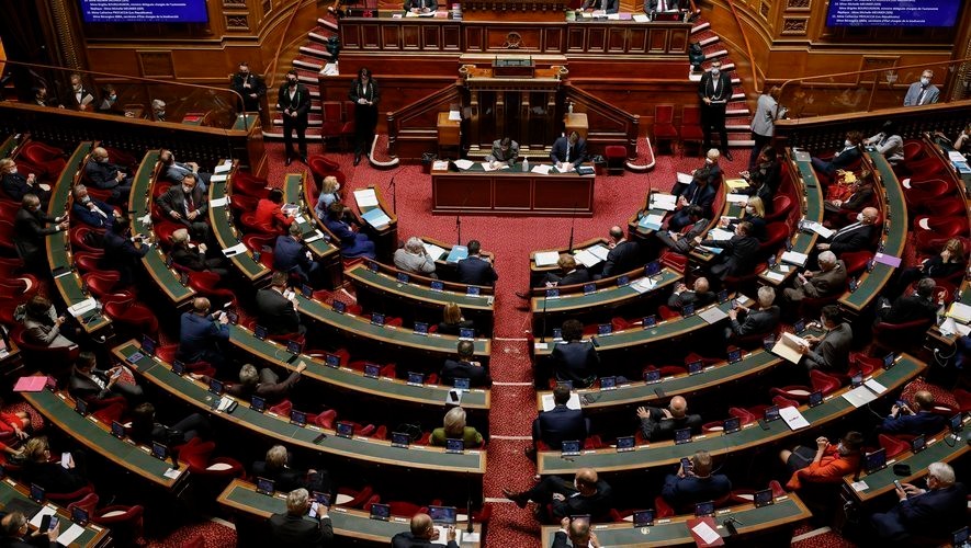 Autonomie de la Corse : le Sénat dit nò, i maschere cascanu